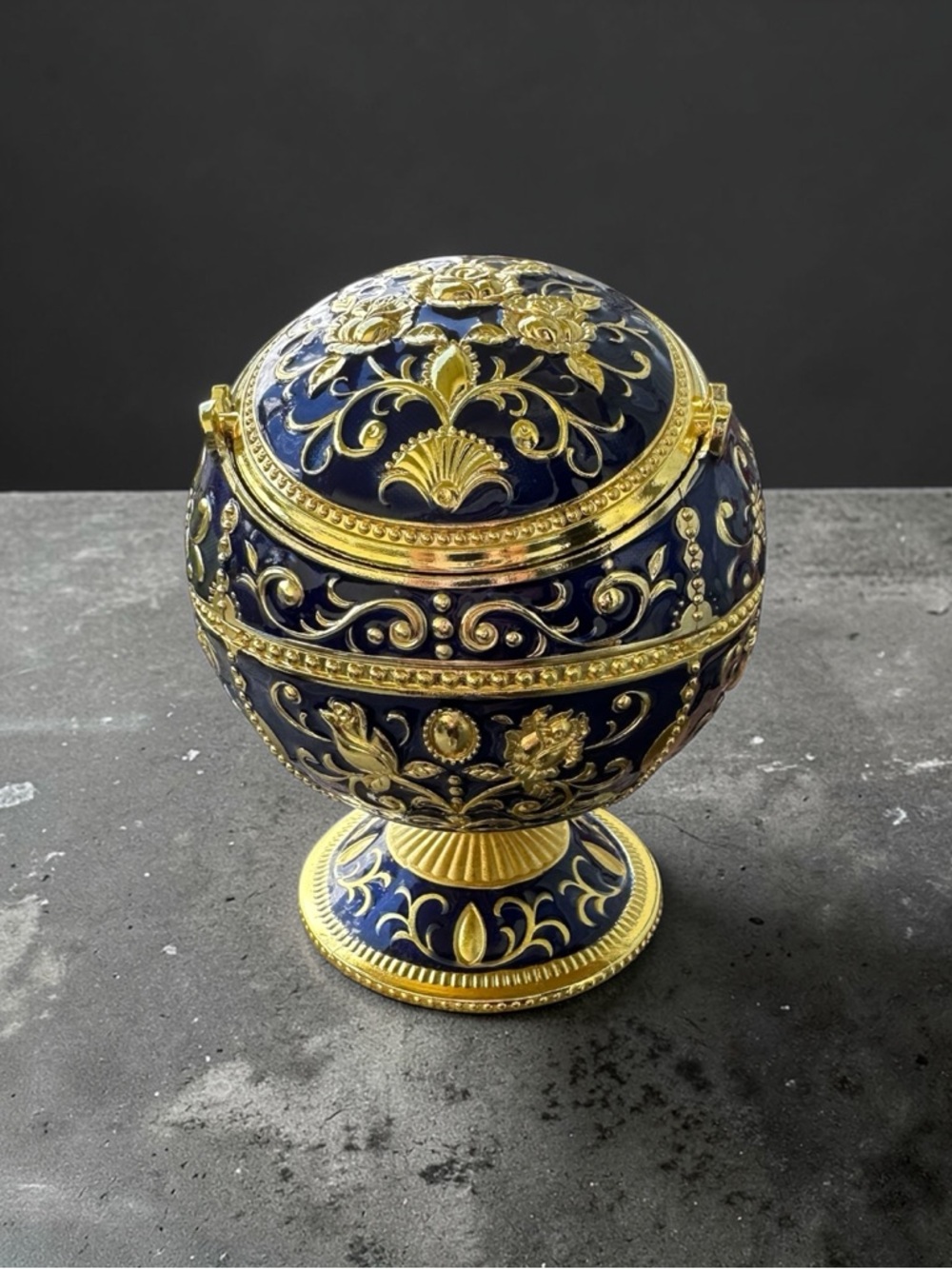 Elegant Navy and Gold Decorative Ashtray - Classic Home Accent